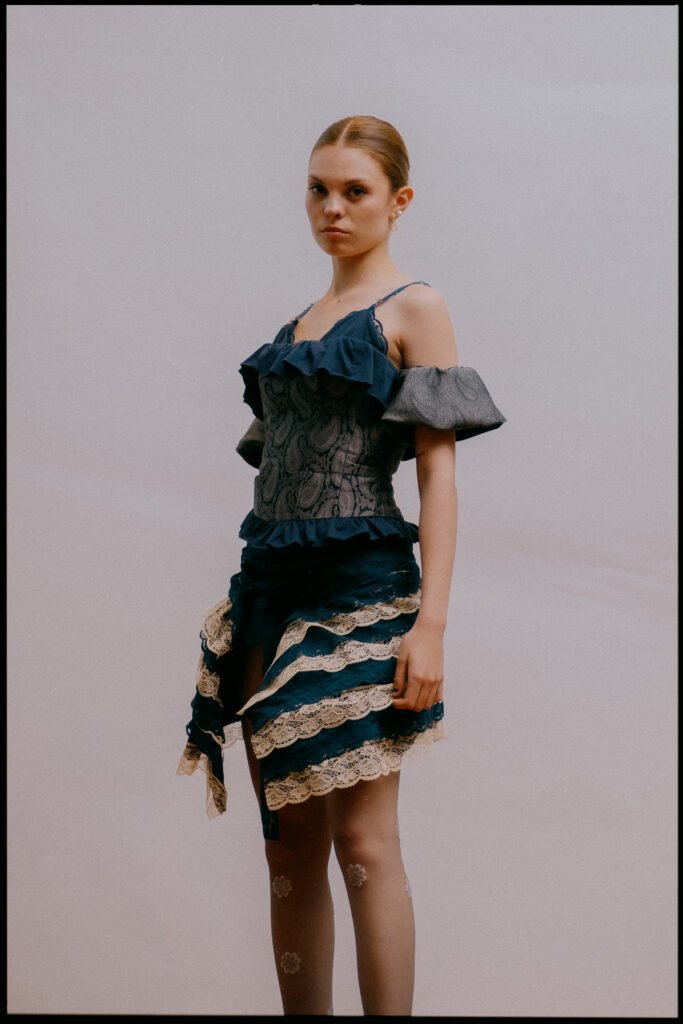 Look final de &Iacute;ndigo, de lado