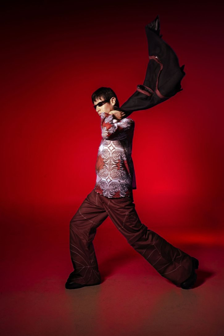 Entre capas: chaqueta en movimiento